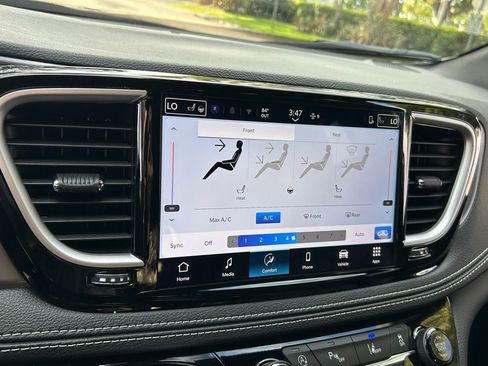 New 2026 Chrysler Pacifica Select image 19