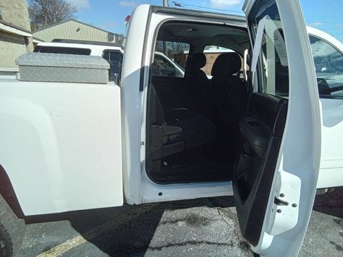 Used 2011 Chevrolet Silverado 2500 LT w/ Interior Plus Package image 4