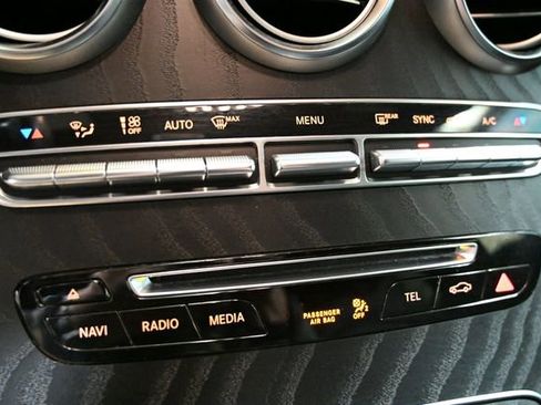 Used 2018 Mercedes-Benz GLC 300 4MATIC image 29