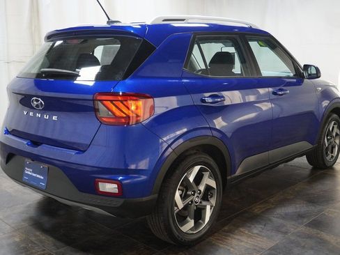Certified 2023 Hyundai Venue SEL image 5