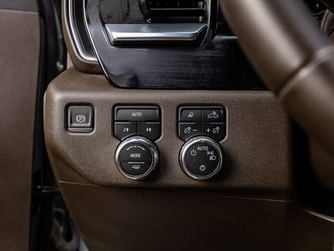 Used 2024 GMC Sierra 1500 SLE w/ Preferred Package image 22