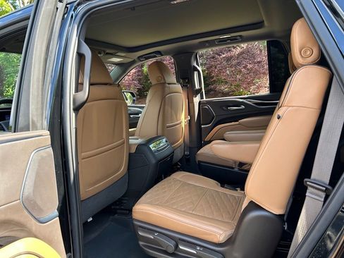 Used 2022 Cadillac Escalade Sport w/ LPO, ONYX Package RWD image 39