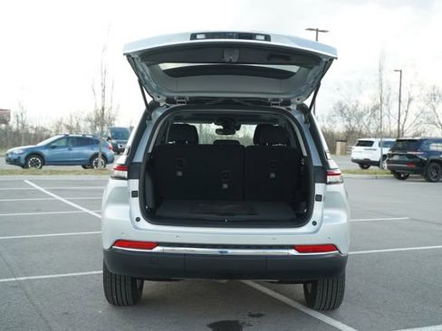Used 2024 Jeep Grand Cherokee Laredo X image 18