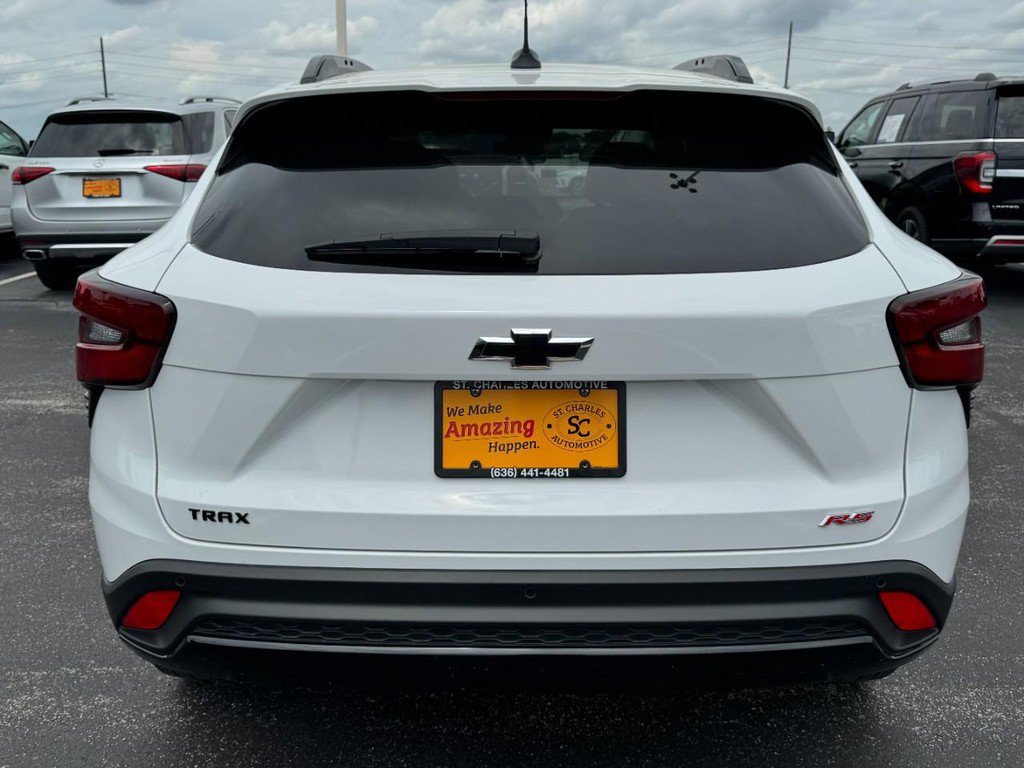 Used 2025 Chevrolet Trax RS w/ Driver Confidence Package FWD image 4