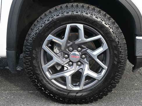 Used 2023 GMC Sierra 1500 SLE image 13