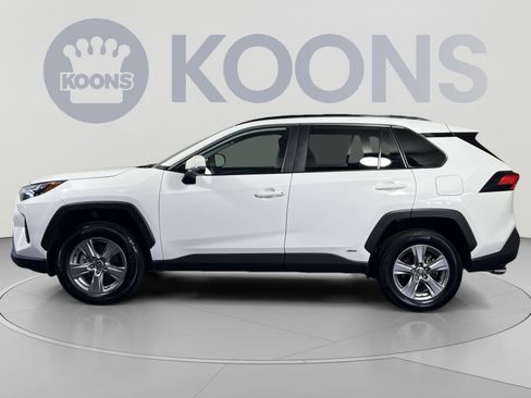 Used 2025 Toyota RAV4 XLE AWD/4WD image 7