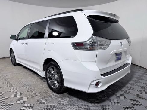 Used 2019 Toyota Sienna SE w/ SE Preferred Package AWD/4WD image 4