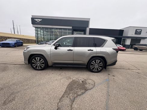 Used 2025 Lexus LX 700h Luxury image 12