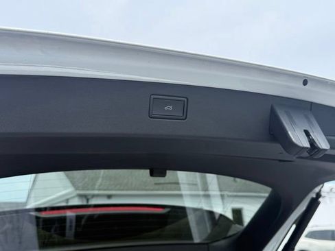 New 2026 Volkswagen Tiguan SE R-Line AWD/4WD image 9