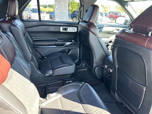 Used 2020 Ford Explorer Platinum w/ Premium Technology Package AWD/4WD image 17
