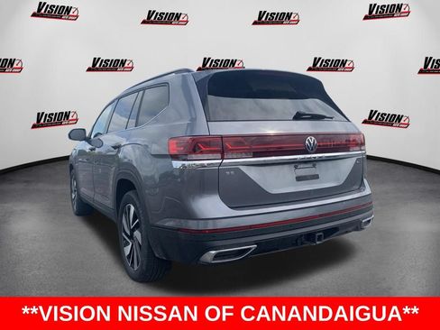 Used 2025 Volkswagen Atlas SE AWD/4WD image 2