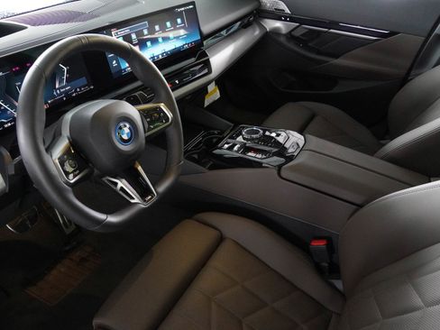 Certified 2025 BMW 550e xDrive w/ Executive Package AWD/4WD image 9
