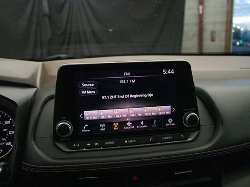 Used 2023 Nissan Rogue SV w/ SV Premium B Package image 32