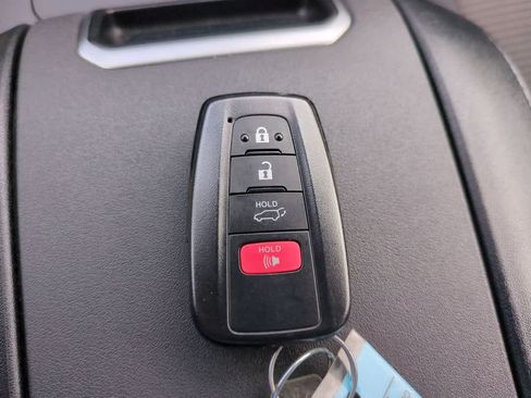 Used 2023 Toyota Highlander LE FWD image 27