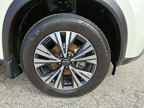 Used 2023 Nissan Rogue SV w/ SV Premium B Package image 8