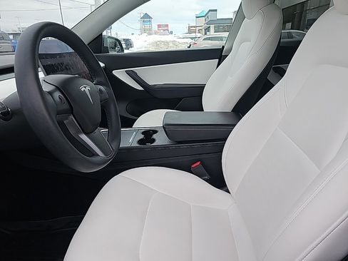 Used 2021 Tesla Model Y Long Range image 11