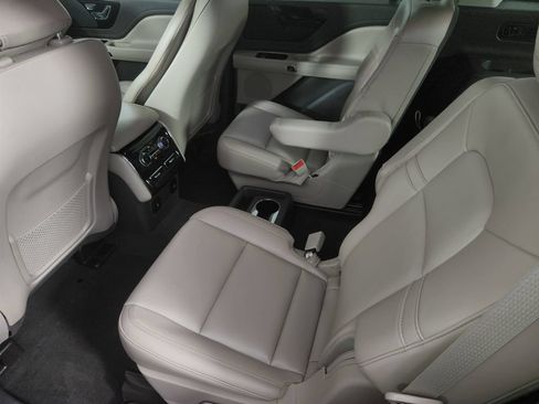 Used 2023 Lincoln Aviator AWD w/ Premium Package image 17