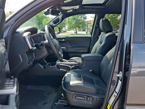Used 2023 Toyota Tacoma Limited w/ Nightshade Package AWD/4WD image 13