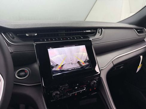 New 2025 Jeep Grand Cherokee L Laredo image 33