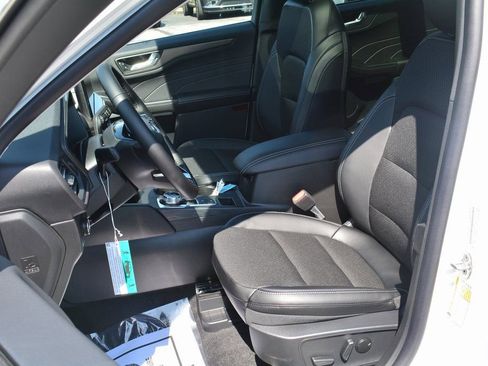 New 2025 Ford Escape SE FWD image 10