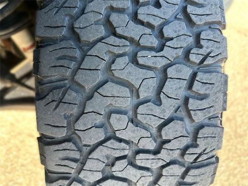 Used 2019 GMC Sierra 1500 AT4 w/ AT4 Premium Package image 11