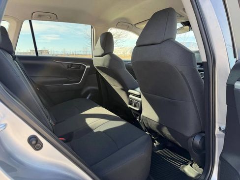 Used 2022 Toyota RAV4 LE AWD/4WD image 16