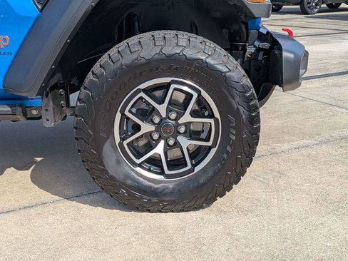 Certified 2025 Jeep Wrangler Unlimited Rubicon AWD/4WD image 11
