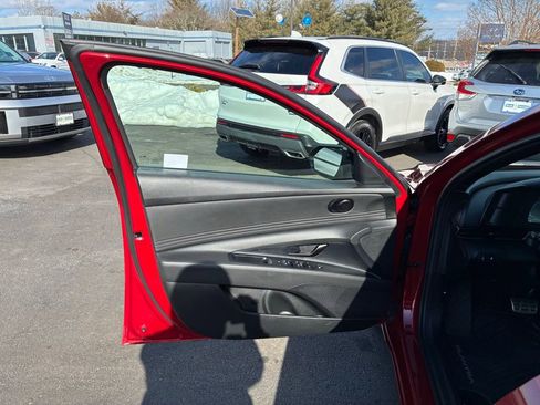 Used 2025 Hyundai Elantra Sport image 35