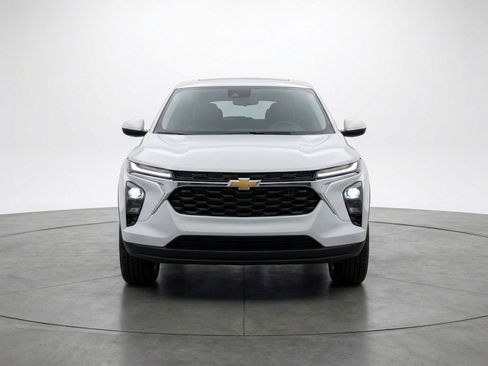 Used 2025 Chevrolet TrailBlazer LT image 2