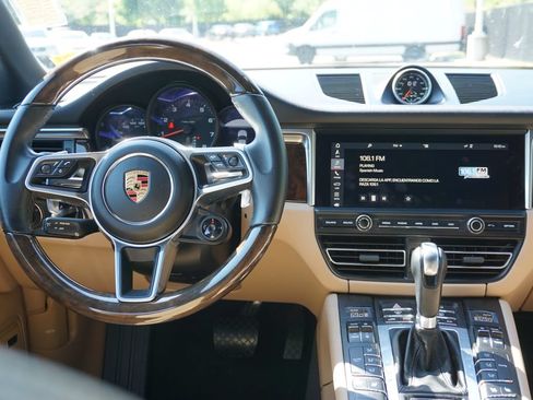 Used 2019 Porsche Macan AWD/4WD image 16
