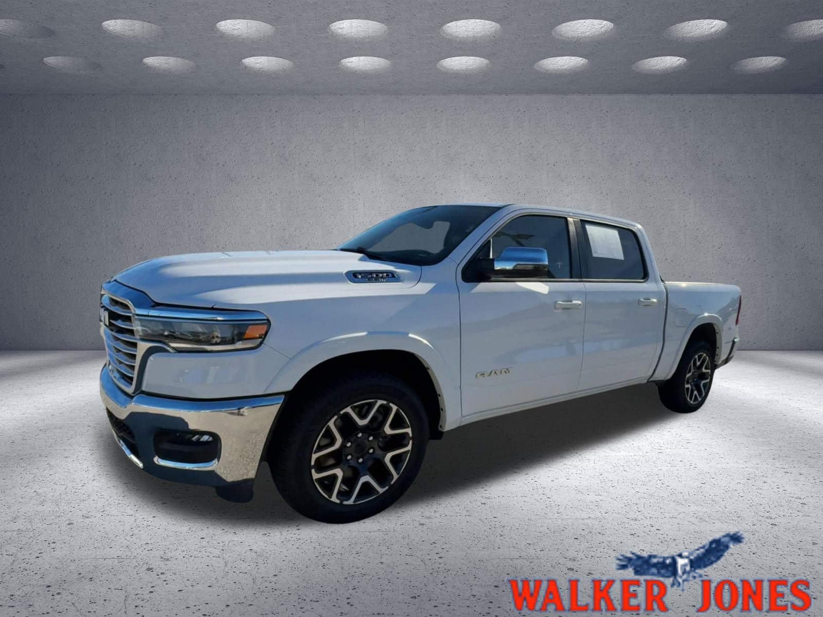 Used 2025 RAM 1500 Laramie AWD/4WD image 1