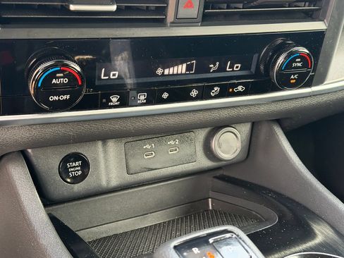 Certified 2025 Nissan Rogue SV FWD image 22