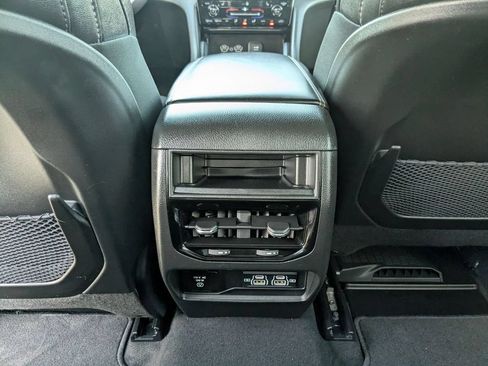 Used 2025 Jeep Grand Cherokee Altitude AWD/4WD image 24