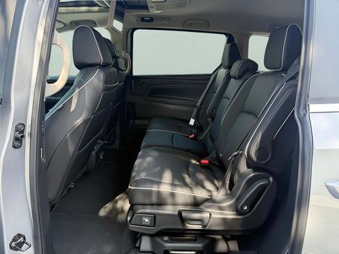 New 2026 Honda Odyssey Touring image 11