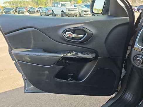 Used 2023 Jeep Cherokee Altitude Lux image 31