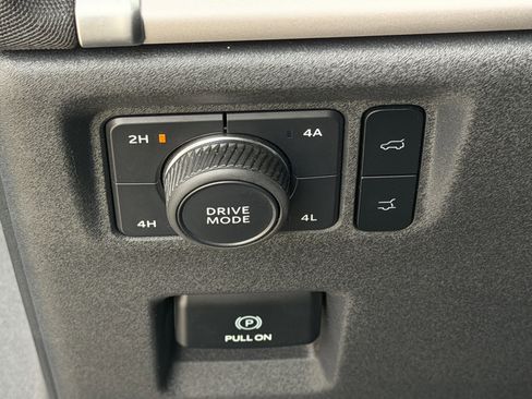 Used 2025 Ford Expedition Max Active AWD/4WD image 26