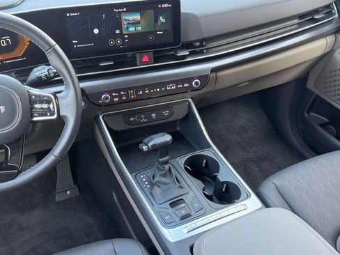 Used 2026 Kia Carnival FWD image 39