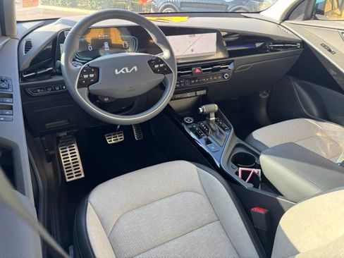 Certified 2025 Kia Niro SX Touring FWD image 43