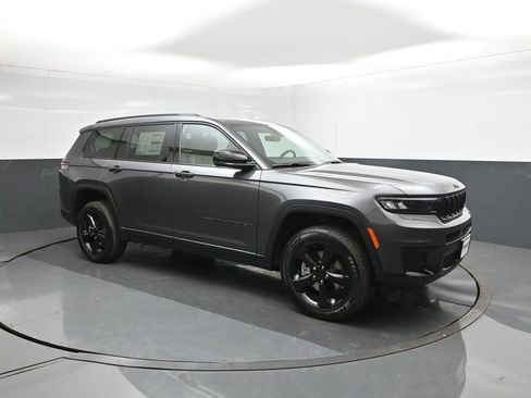 New 2025 Jeep Grand Cherokee L Altitude RWD image 17