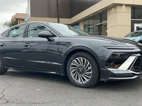 New 2025 Hyundai Sonata Limited image 1