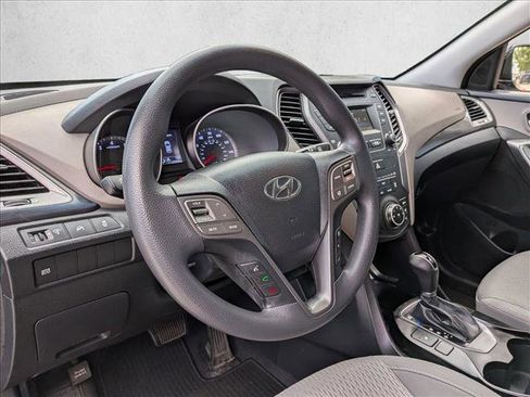 Used 2016 Hyundai Santa Fe SE image 8