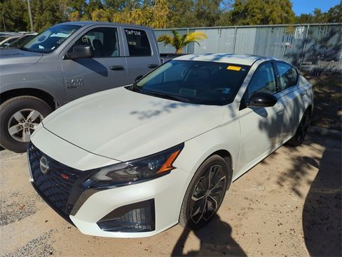 Certified 2025 Nissan Altima 2.5 SR image 5