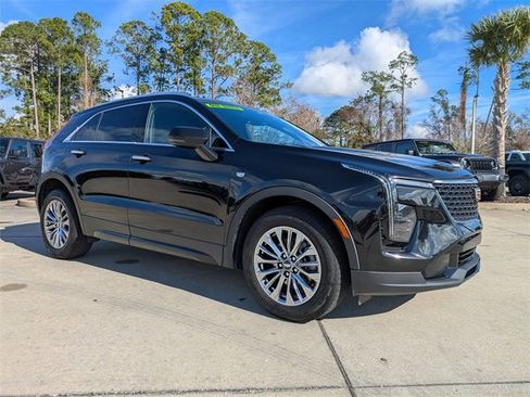 Used 2024 Cadillac XT4 Premium Luxury image 2