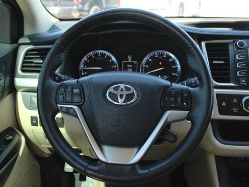 Used 2015 Toyota Highlander Limited AWD/4WD image 18