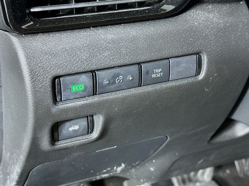 Used 2022 Nissan Sentra SV w/ SV Premium Package FWD image 17