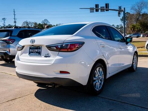Used 2017 Toyota Yaris iA image 19