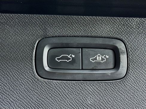 Used 2021 Volvo XC90 T5 Momentum w/ Protection Package Premier image 29