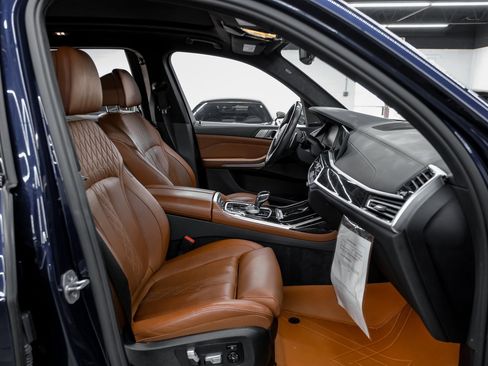 Used 2022 BMW X7 M50i w/ Executive Package image 37