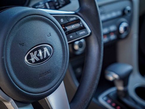 Used 2022 Kia Sportage LX image 14