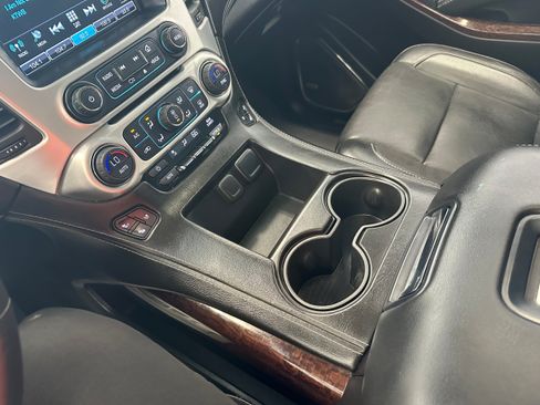 Used 2017 GMC Yukon XL SLT w/ Open Road Package AWD/4WD image 23